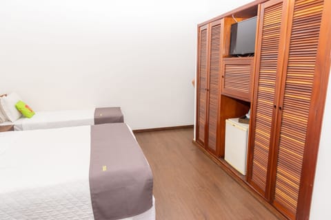 Deluxe Triple Room | Minibar, desk, free WiFi, bed sheets