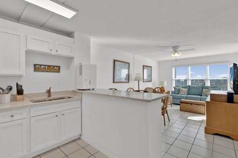 Condo, Multiple Beds, Balcony (GULFVIEW II 511) | Private kitchen | Fridge, microwave, oven, stovetop