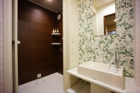 Superior Triple Room | Bathroom | Shower, hair dryer, slippers, electronic bidet