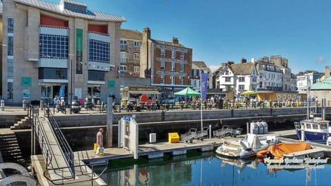 The Barbican Area of Plymouth - Quirky shops, cobbled streets, local cuisine