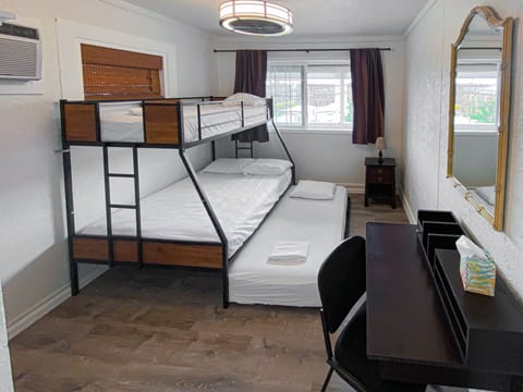 Private Room (up to 4 people), Shared Bathroom | Free WiFi, bed sheets