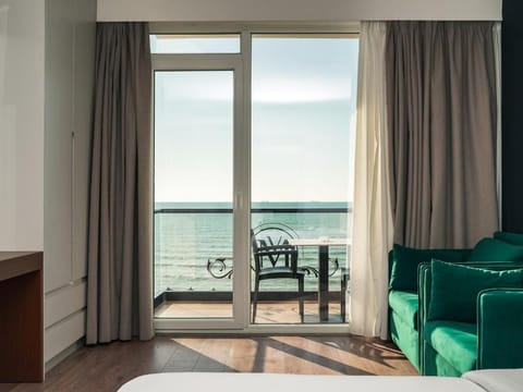 Family Room with Sea View | Balcony