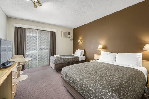 Standard Twin Room | Minibar, iron/ironing board, free WiFi, bed sheets