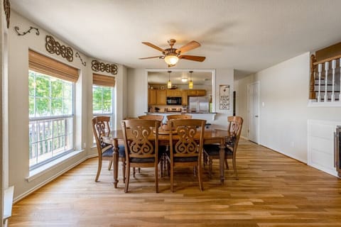 Indoor Dining with seating for 6