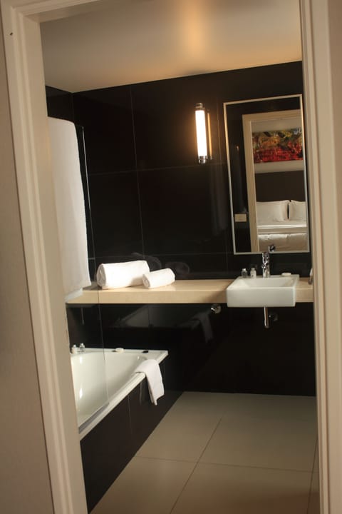 Standard Room | Bathroom | Rainfall showerhead, designer toiletries, hair dryer, towels