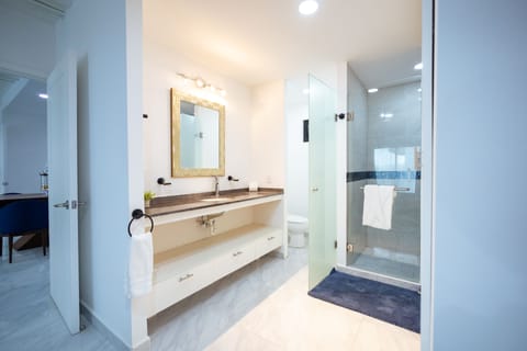 Deluxe Apartment, 1 Bedroom, Kitchen, Partial Ocean View | Bathroom | Shower, rainfall showerhead, eco-friendly toiletries, hair dryer