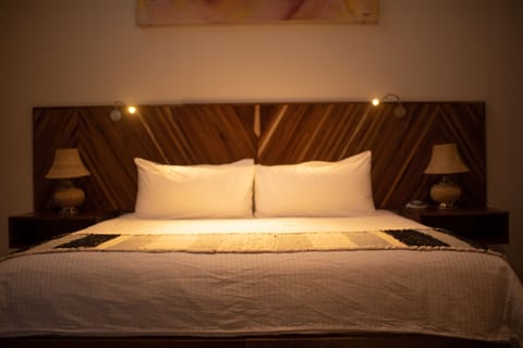 Standard Room, 1 King Bed | Premium bedding, individually decorated, free WiFi, bed sheets