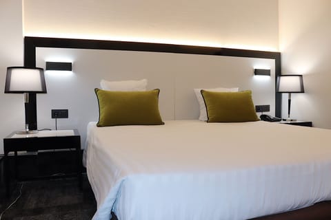 Executive Double Room | In-room safe, desk, free WiFi, bed sheets