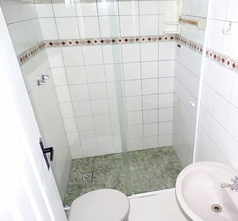 Shower, free toiletries, towels