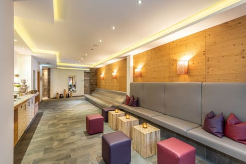 Sauna, hot tub, steam room, body treatments, aromatherapy