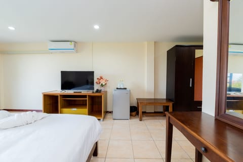 Superior Room | Minibar, rollaway beds, WiFi