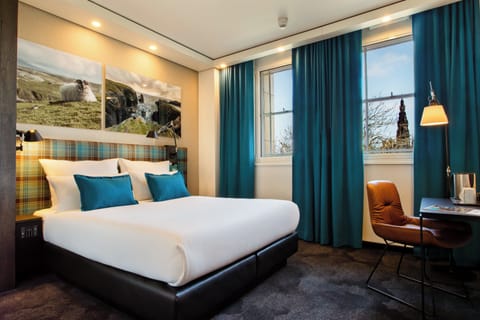 Standard Room, 1 Queen Bed | Egyptian cotton sheets, premium bedding, desk, laptop workspace