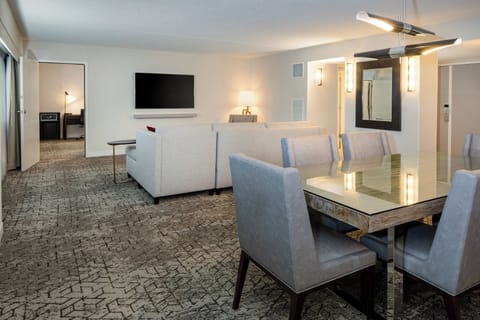 Executive Suite, 1 Bedroom | Egyptian cotton sheets, premium bedding, down comforters, in-room safe