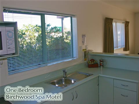 Standard Room, 1 Bedroom, Hot Tub | Private kitchen | Fridge, microwave, coffee/tea maker, electric kettle