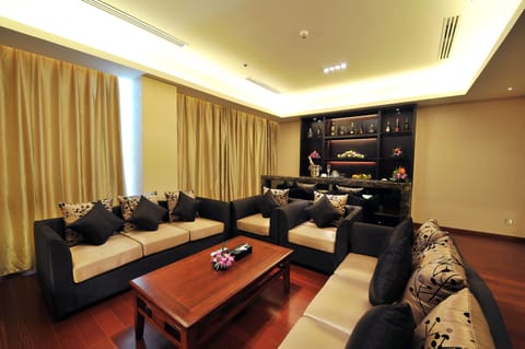 Executive Suite | Living area | LCD TV