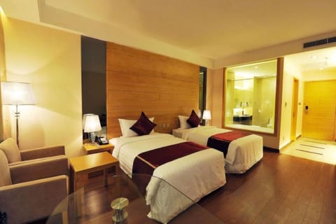 Premier Twin Room (Deluxe) | Egyptian cotton sheets, premium bedding, memory foam beds, minibar