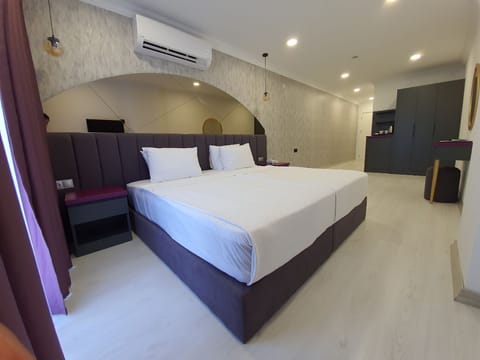 Premium bedding, minibar, individually decorated, individually furnished