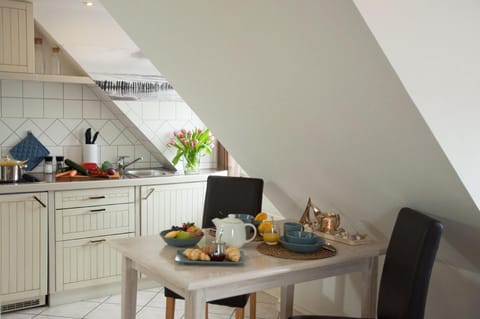 Kitchen area. kitchen