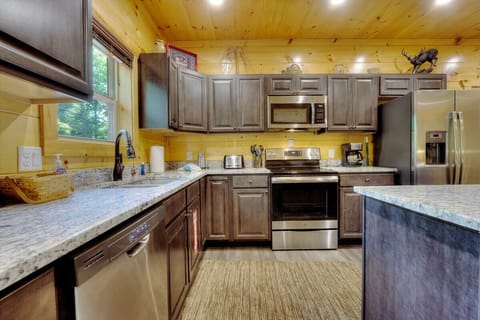 Granite kitchen fully stocked