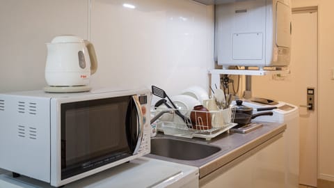 Triple Room | Private kitchen | Fridge, microwave, electric kettle