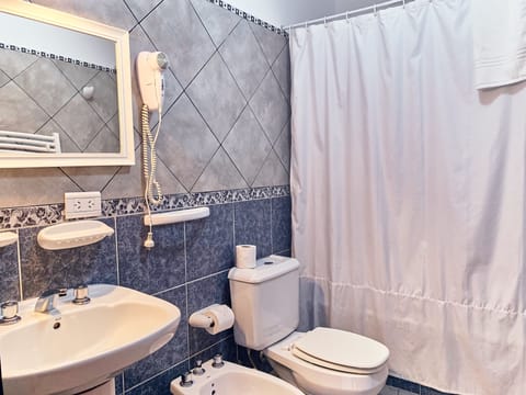 Standard Double or Twin Room | Bathroom | Combined shower/tub, free toiletries, hair dryer, bidet