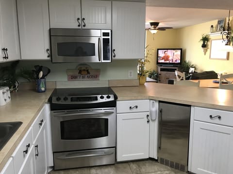 Just right of the oven and you will see a under the counter Ice maker machine.