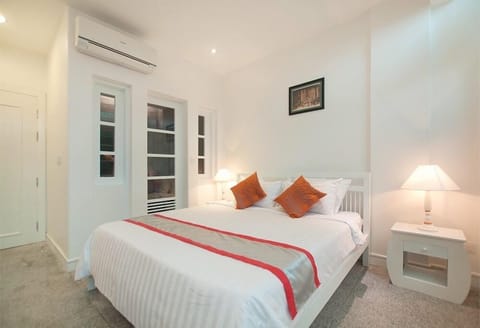 Standard Double Room, 1 Queen Bed | Minibar, in-room safe, individually decorated, individually furnished