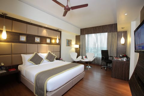 Premier Room | Egyptian cotton sheets, premium bedding, Select Comfort beds, minibar