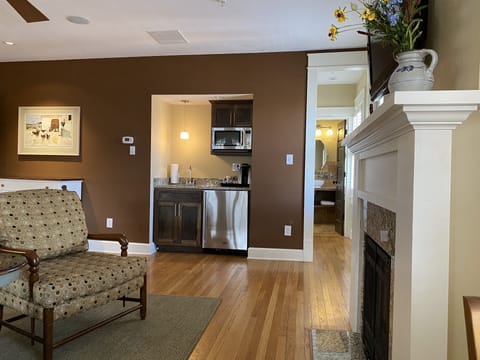 Room, 1 King Bed, Fireplace | Private kitchenette | Coffee/tea maker