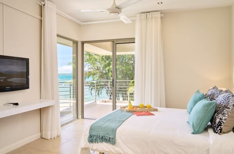 3 bedroom Beachfront Penthouse | 2 bedrooms, in-room safe, individually decorated, individually furnished