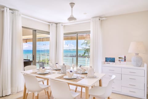 3 bedroom Beachfront Penthouse | In-room dining
