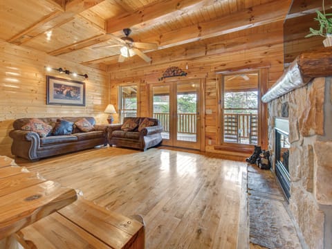 Cabin (Moonlight Lodge) | Living area | TV, fireplace, MP3 dock