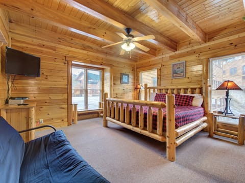 Cabin (Moonlight Lodge) | 8 bedrooms, individually decorated, individually furnished, free WiFi