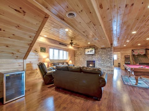 Cabin (Parkside Lodge) | Living area | TV, fireplace