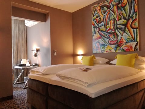 Junior Suite | Pillowtop beds, in-room safe, individually furnished, desk