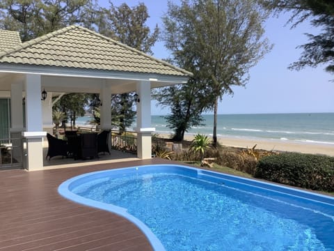 2 Bedroom Beachfront Pool Villa | Desk, blackout drapes, free WiFi, bed sheets