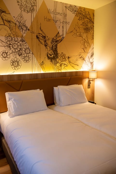 Classic Room, 2 Twin Beds | Minibar, in-room safe, desk, blackout drapes