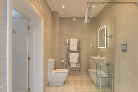 Superior Room, Garden View | Bathroom | Separate tub and shower, bathrobes, towels