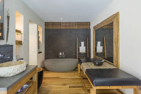 Jungle Pool Villas | Bathroom | Deep soaking tub, free toiletries, hair dryer, bathrobes