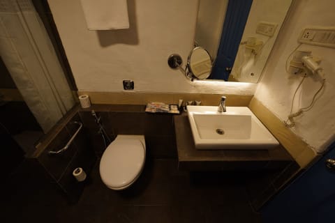 Standard Room (Without Balcony)  | Bathroom | Shower, hair dryer, towels