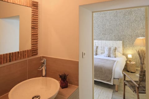 Standard Double Room | In-room safe, iron/ironing board, WiFi, bed sheets