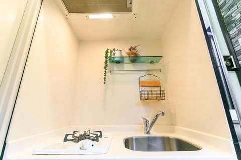 Room, 1 Bedroom (202) | Private kitchenette | Fridge, microwave, stovetop, cookware/dishes/utensils