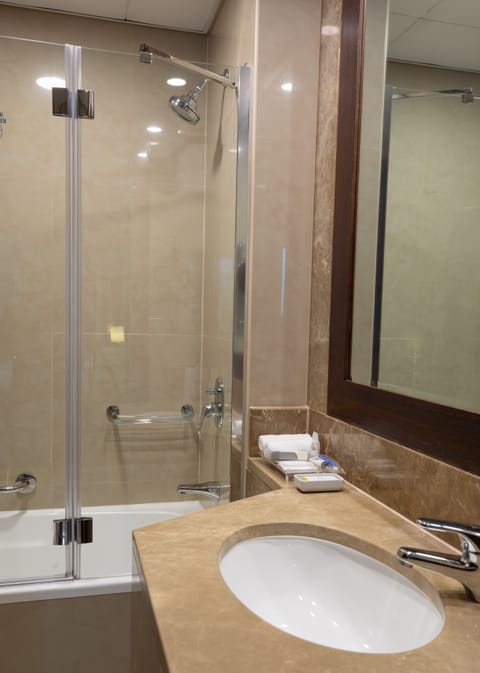 Suite, 1 Bedroom, Balcony | Bathroom | Combined shower/tub, free toiletries, hair dryer, bidet
