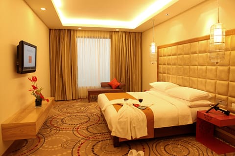 Suite, 1 King Bed | Down comforters, minibar, in-room safe, desk