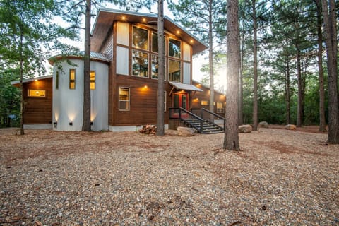 Barn on the Creek Broken Bow Lake