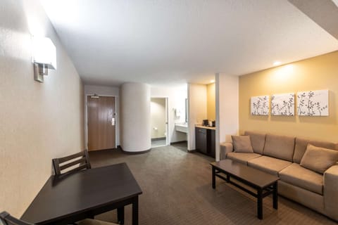 Suite, 1 King Bed, Non Smoking (Upgrade) | Premium bedding, pillowtop beds, in-room safe, desk