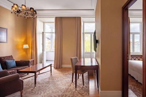 Executive Suite, 1 Bedroom, Balcony | Frette Italian sheets, premium bedding, down comforters, pillowtop beds