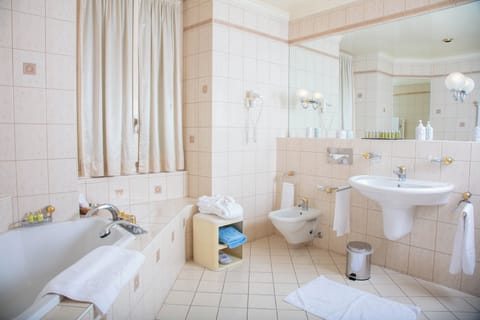 Apartment, Lake View | Bathroom | Designer toiletries, hair dryer, bathrobes, slippers