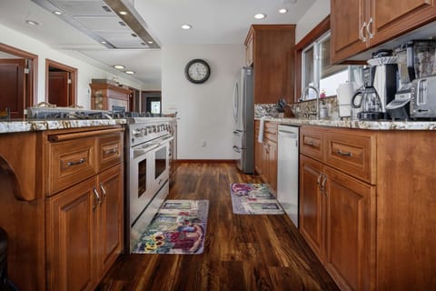 Cook delicious meals for breakfast, lunch, and dinner in this fully equipped kitchen. We suggest grabbing some ingredients from a local farm.