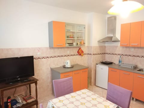 Shared Dormitory, 1 Bedroom, Smoking | Dining